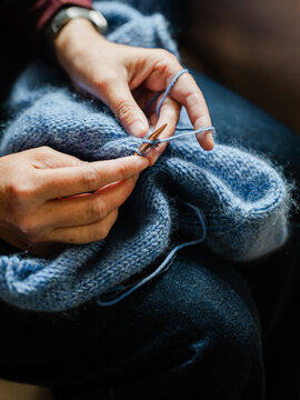 Hands knitting in continental style