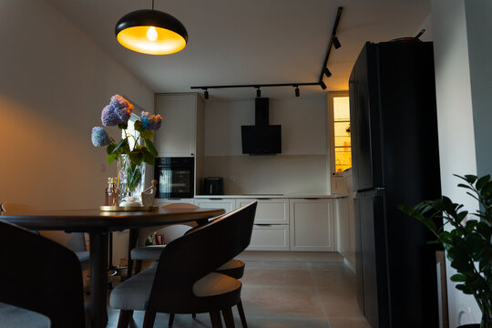 Modern Open Plan Kitchen with Dining Area