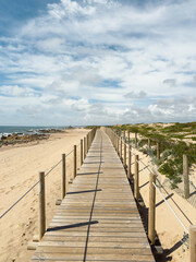Obraz premium Wooden Boardwalk in Miramar Portugal