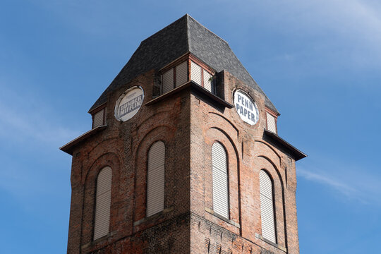 Scranton, Pennsylvania: Pennsylvania Paper and Supply Company inspiration for popular American television show The Office and Dunder Mifflin Paper Company. Tower with both logos.
