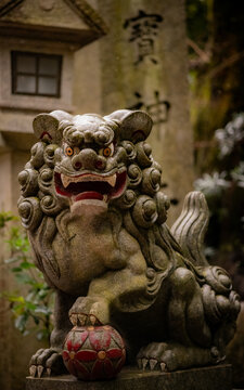A lion statue in Kyoto, Japan.