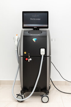 Alma Lasers Harmony XL Pro multiplatform, laser system designed for use in dermatology, aesthetic medicine, cosmetology. Medical laser treatment machine with touchscreen display and attached handpiece