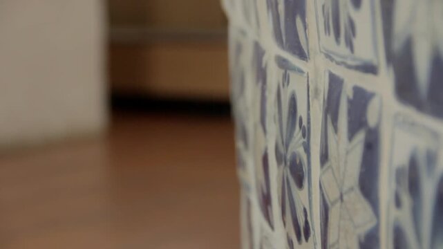 A quiet visual discovery of Puebla Talavera, revealing the distinctive blue and white ceramic patterns that define an important tradition of Mexican craftsmanship.