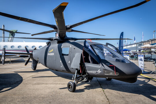 Sikorsky S-97 RAIDER X high-speed compound helicopter 