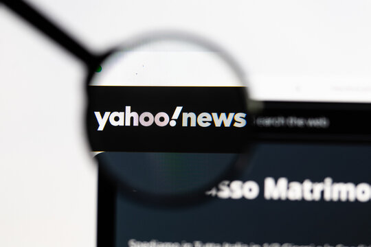 Milan, Italy 2026, 15 AGO Closeup of Yahoo News US website page on a laptop screen. Focus on Yahoo News US logo under a magnifying glass.