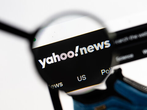 Milan, Italy 2026, 15 AGO Closeup of Yahoo News US website page on a laptop screen. Focus on Yahoo News US logo under a magnifying glass.