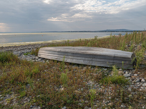 Vieille barque sur les bords du lac de Constance