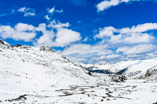 Davos, Susch, Fl&uuml;ela, Passstrasse, Alpenpass, Fl&uuml;elapass, Alpen, kurvig, Schweizer Berge, Passer&ouml;ffnung, Wanderweg, Engadin, Fr&uuml;hling, Fr&uuml;hsommer, Graub&uuml;nden, Schweiz