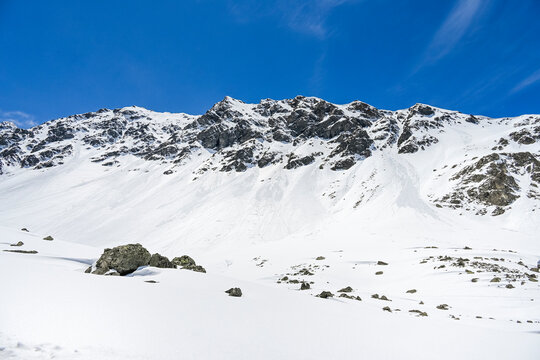 Davos, Susch, Fl&uuml;ela, Passstrasse, Alpenpass, Fl&uuml;elapass, Alpen, kurvig, Schweizer Berge, Passer&ouml;ffnung, Wanderweg, Engadin, Fr&uuml;hling, Fr&uuml;hsommer, Graub&uuml;nden, Schweiz