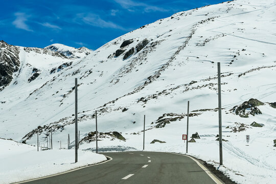 Davos, Susch, Fl&uuml;ela, Passstrasse, Alpenpass, Fl&uuml;elapass, Alpen, kurvig, Schweizer Berge, Passer&ouml;ffnung, Wanderweg, Engadin, Fr&uuml;hling, Fr&uuml;hsommer, Graub&uuml;nden, Schweiz