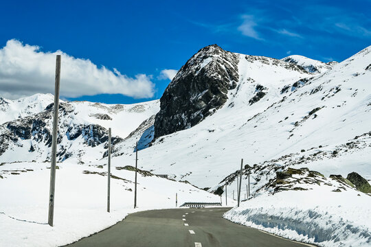Davos, Susch, Fl&uuml;ela, Passstrasse, Alpenpass, Fl&uuml;elapass, Alpen, kurvig, Schweizer Berge, Passer&ouml;ffnung, Wanderweg, Engadin, Fr&uuml;hling, Fr&uuml;hsommer, Graub&uuml;nden, Schweiz