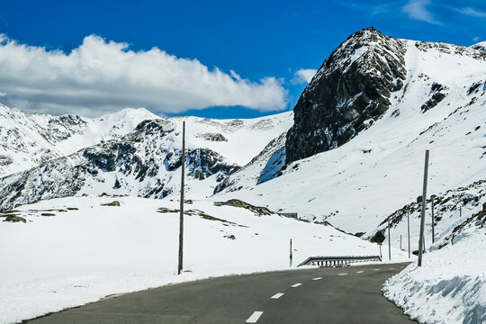 Davos, Susch, Fl&uuml;ela, Passstrasse, Alpenpass, Fl&uuml;elapass, Alpen, kurvig, Schweizer Berge, Passer&ouml;ffnung, Wanderweg, Engadin, Fr&uuml;hling, Fr&uuml;hsommer, Graub&uuml;nden, Schweiz
