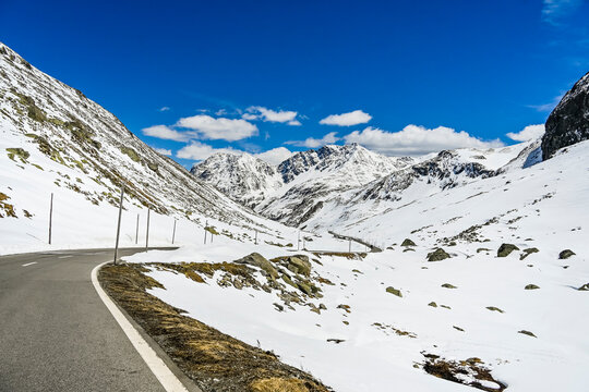 Davos, Susch, Fl&uuml;ela, Passstrasse, Alpenpass, Fl&uuml;elapass, Alpen, kurvig, Schweizer Berge, Passer&ouml;ffnung, Wanderweg, Engadin, Fr&uuml;hling, Fr&uuml;hsommer, Graub&uuml;nden, Schweiz
