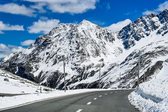 Davos, Susch, Fl&uuml;ela, Passstrasse, Alpenpass, Fl&uuml;elapass, Alpen, kurvig, Schweizer Berge, Passer&ouml;ffnung, Schnee, Wanderweg, Engadin, Fr&uuml;hling, Fr&uuml;hsommer, Graub&uuml;nden, Schweiz
