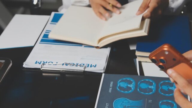 Doctor and patient are discussing consultation about symptom problem. Doctor explained the patient's condition and how to care for the patient in detail.