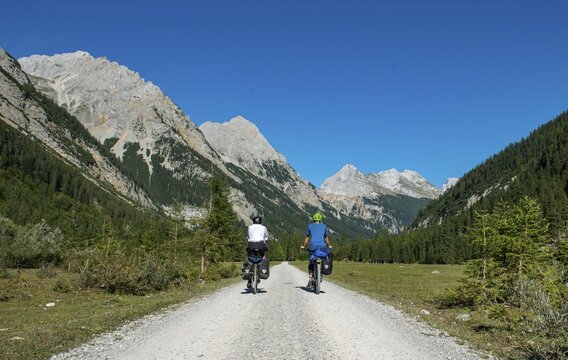 Cyclists in the Karwendel valley, way to the Karwendelhaus, Tyrol, Austria