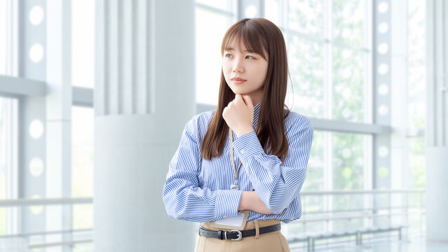 考えごとをする女性・ビジネスウーマン, Businesswoman Thinking
