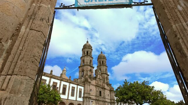 Entrando a la Bas&iacute;lica de Zapopan Templo Franciscano Santuario de la Virgen de Zapopan en Jalisco M&eacute;xico religioso y turistico con torres antiguas 