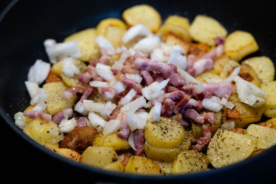 Bratkartoffeln mit Kr&auml;utern und Gew&uuml;rzen