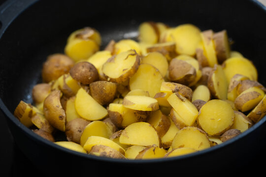 Bratkartoffeln mit Kr&auml;utern und Gew&uuml;rzen