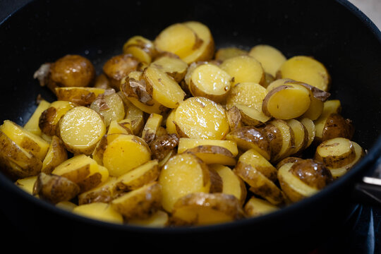 Bratkartoffeln mit Kr&auml;utern und Gew&uuml;rzen