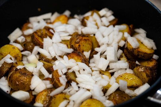Bratkartoffeln mit Kr&auml;utern und Gew&uuml;rzen