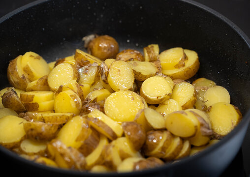 Bratkartoffeln mit Kr&auml;utern und Gew&uuml;rzen
