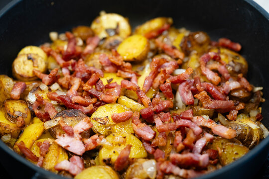 Bratkartoffeln mit Kr&auml;utern und Gew&uuml;rzen