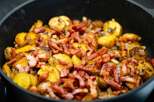 Bratkartoffeln mit Kr&auml;utern und Gew&uuml;rzen