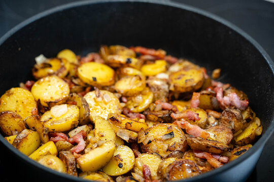 Bratkartoffeln mit Kr&auml;utern und Gew&uuml;rzen