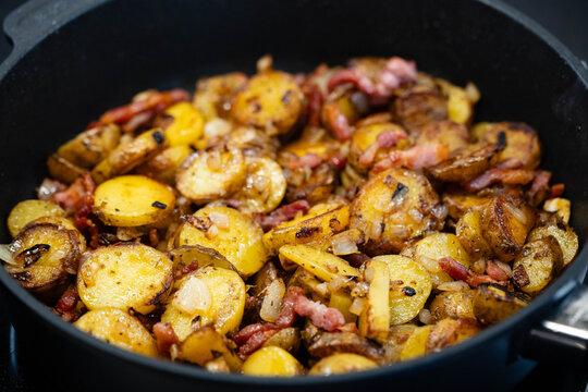 Bratkartoffeln mit Kr&auml;utern und Gew&uuml;rzen