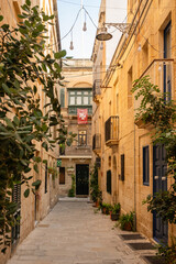 Fototapeta premium Charming narrow sunlit alleyway in old Malta