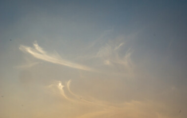 Soft wisps drift across a tranquil sky © BI4S