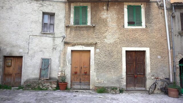 Italy, Umbria , Terni,  Narni ,  Nera Gorges - Old houses in Central Italy &ndash; working-class housing and scenes of daily life from the past