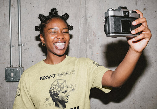 T-Shirt Camera Selfie Mockup