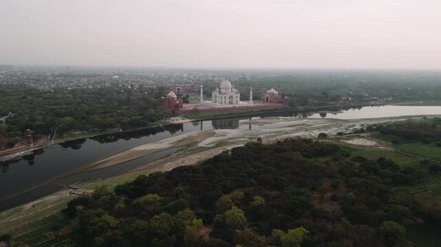 Aerial view of the iconic taj mahal, the ivory white marble mausoleum on the south bank of the yamuna river in agra, india