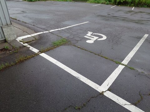 障がい者等用駐車スペース