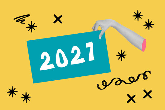Collage de una mano sosteniendo un cartel escrito con el a&ntilde;o 2027 sobre un fondo amarillo. Vista de frente y de cerca. Copy space