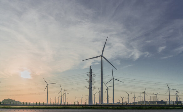 Windpark im Energiepark Eemshaven, Provinz Groningen