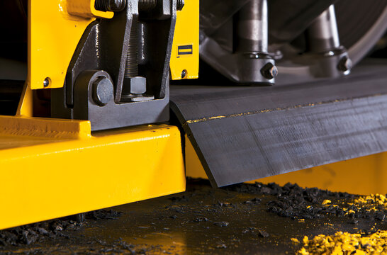 Industrial Sheet Metal Cutting with Heavy Duty Shearing Machine