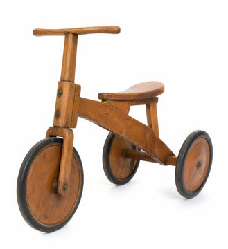 Altes Dreirad aus Holz fuer Kinder
