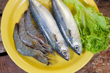 Fresh Mackerel Fish and Raw Shrimp Platter © udeyismail