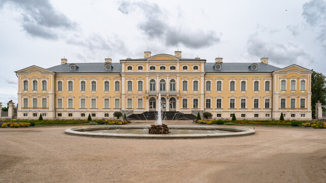 ymmetrical front view of Rundāle Palace with fountain in the garden, Latvia