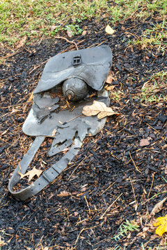Corinth, Mississippi: Corinth Civil War Interpretive Center. Bronzed gunners sack among "Detritus of War" along path to visitor center entrance. 