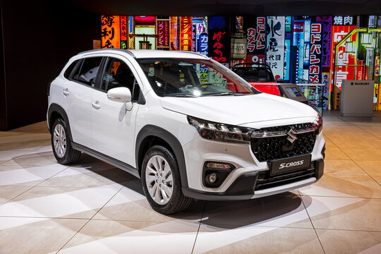 Suzuki S-Cross compact crossover SUV car