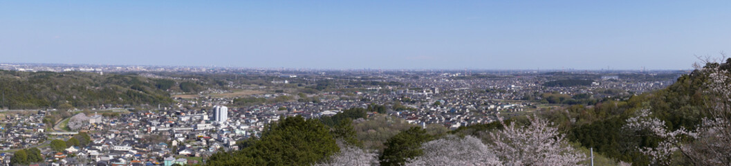 Fototapeta premium 日本：世界無名戦士の墓からのパノラマ／大観山・埼玉県越生（おごせ）町・4月