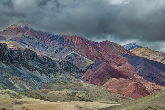 Wild untouched landscape along the road from Lake Manasarovar to the kingdom of Guge, Western Tibet, Asia