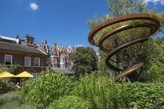 Spiral shaped monument, at the same time modern corten steel trellis, lists the names of all curators and gardeners of the Chelsea Physic Garden, historic botanical garden, oldest botanical garden in London, founded in 1673 by the Worshipful Society of Apothecaries, Chelsea, England, Great Britain