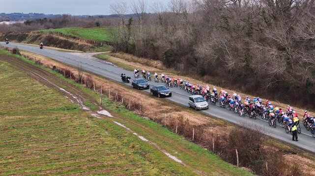 Aerial view of a cycling race in the Basque Country.