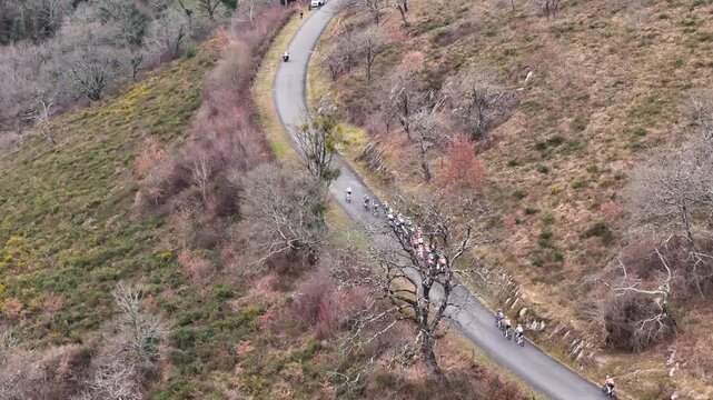 Aerial view of a cycling race in the Basque Country.
